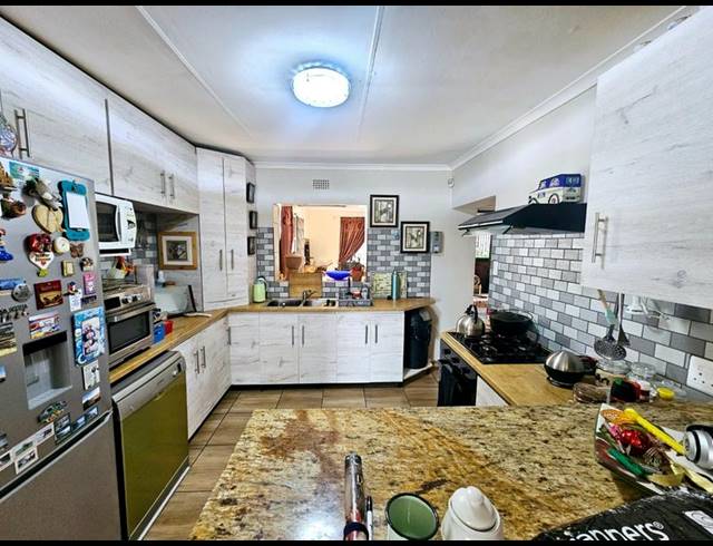 3 BEDROOM HOUSE FOR SALE IN VAKANSIEPLAAS